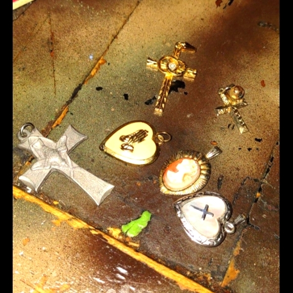 Pendents - Picture 1 of 1